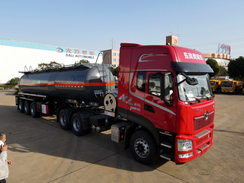 28方腐蚀品罐式运输半挂车