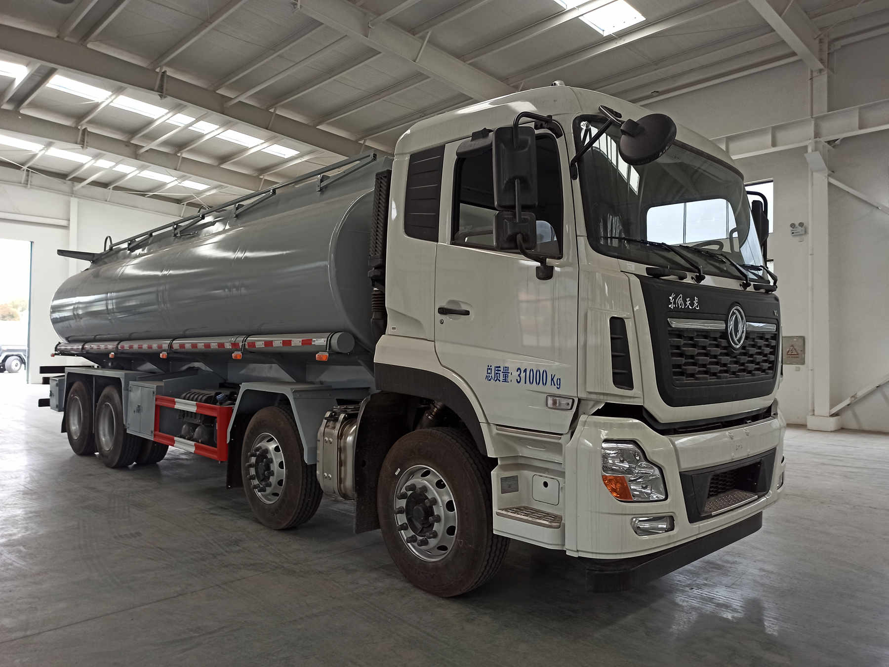 大力牌DLQ5310GPGD6型普通液体运输车