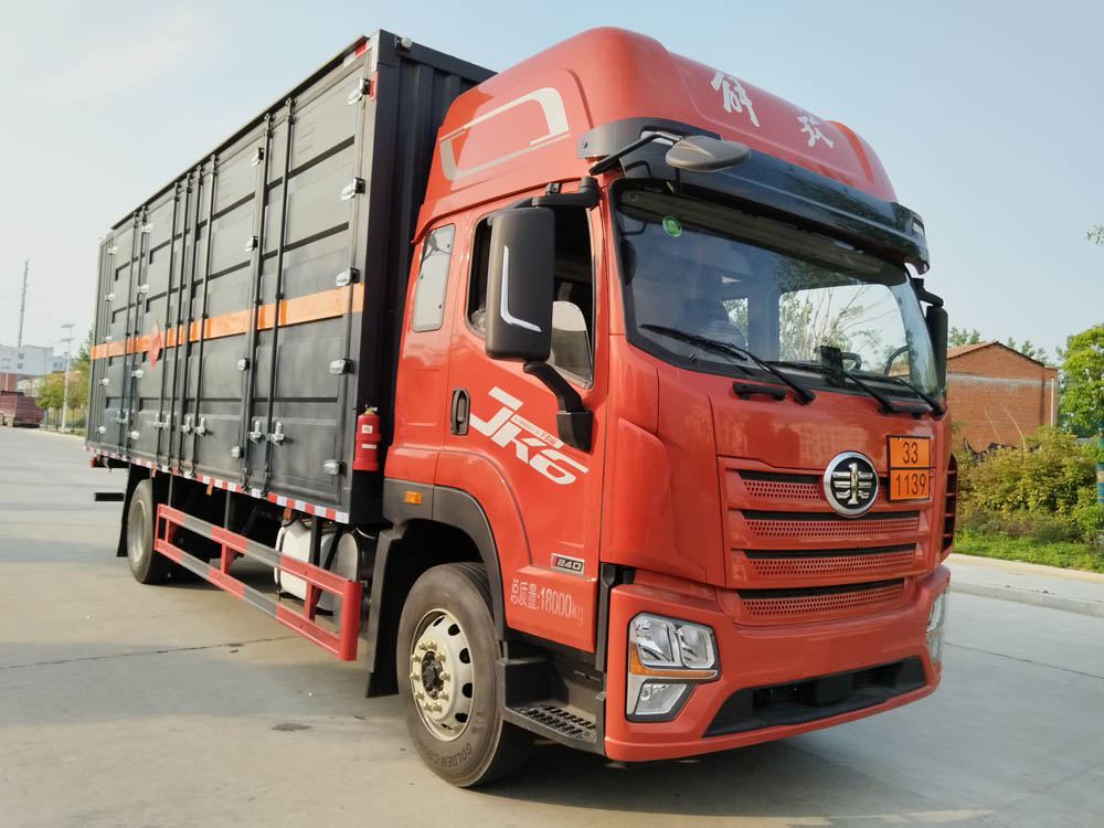 大力牌DLQ5187XRYCA6易燃液体厢式运输车